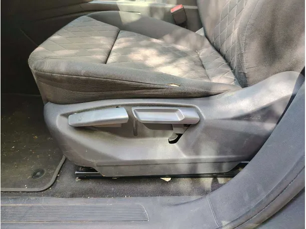 Car image 47