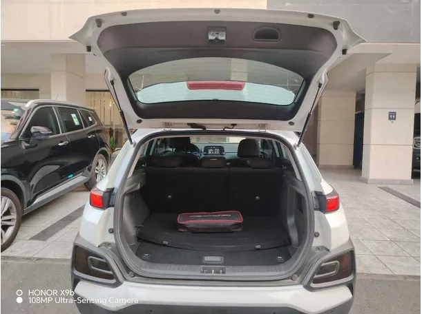 Car image 30