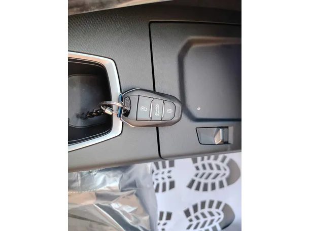 Car image 32