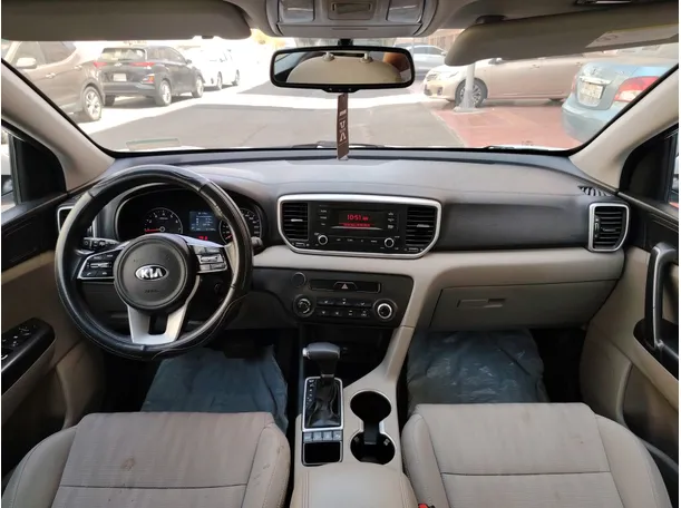 Car image 17