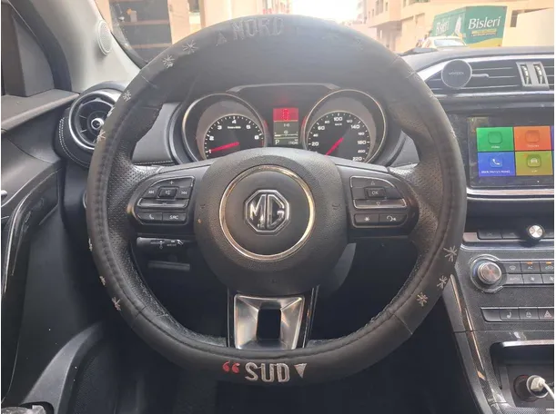 Car image 16