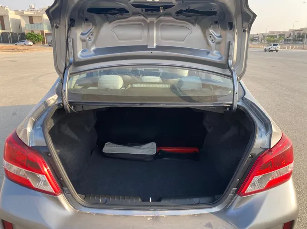 Car image 17