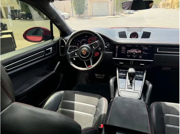 Car image 18