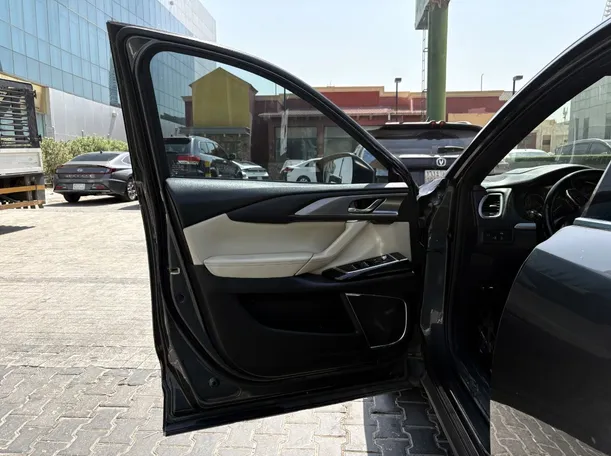 Car image 10