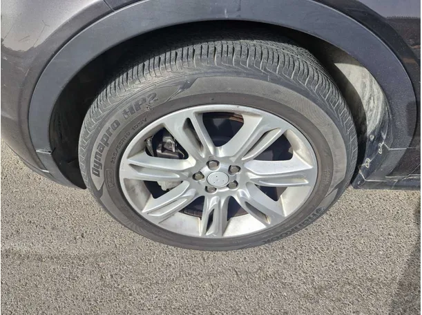 Car image 10