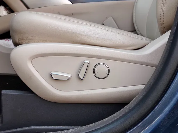Car image 29