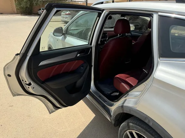 Car image 13