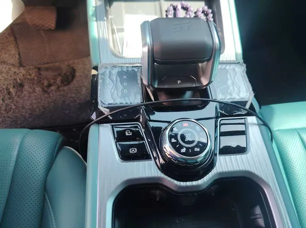 Car image 14