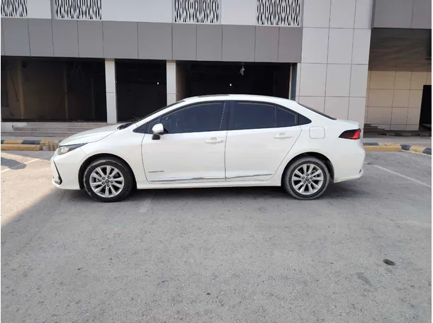 Car image 8
