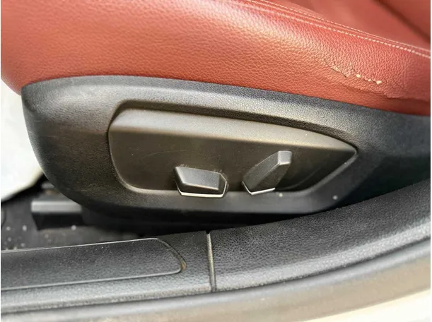 Car image 34