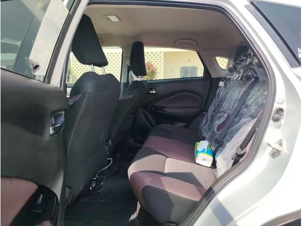 Car image 17