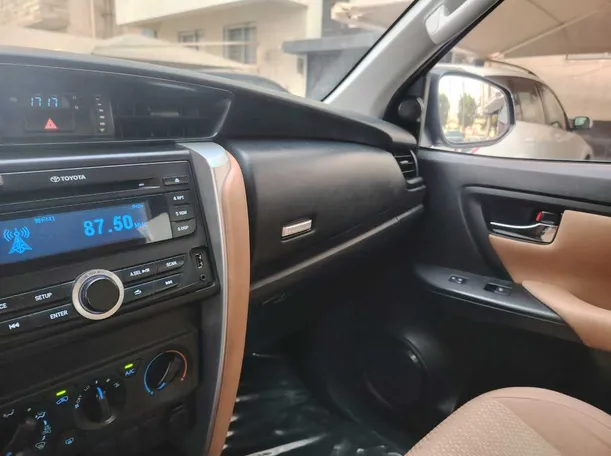 Car image 27