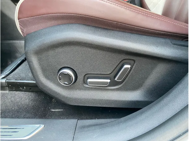 Car image 28
