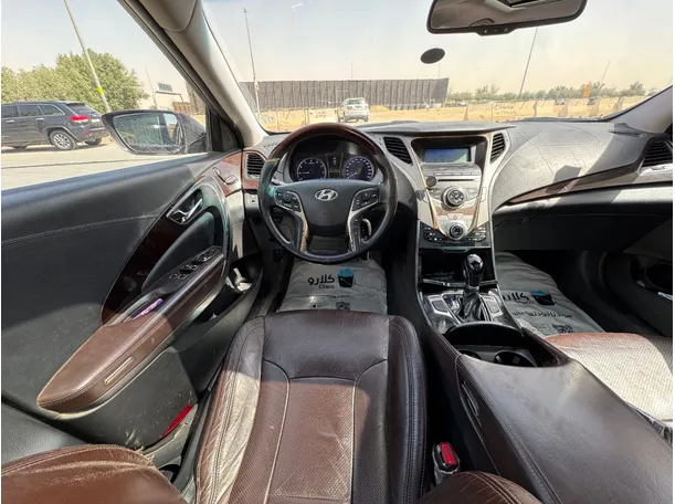 Car image 16