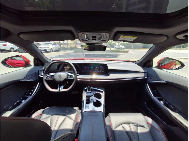 Car image 19