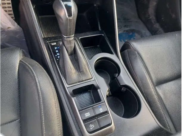 Car image 17
