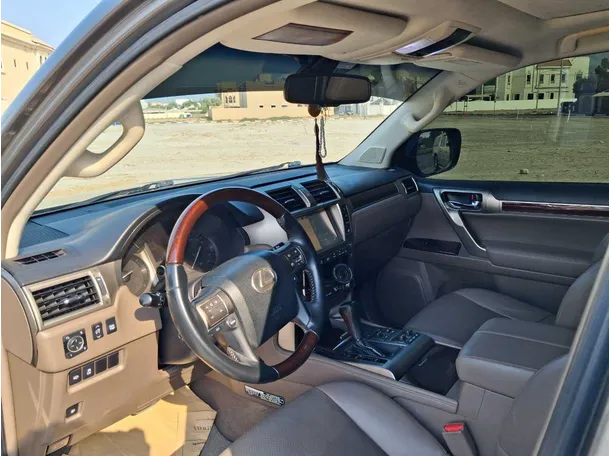 Car image 11