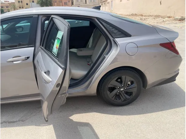 Car image 14