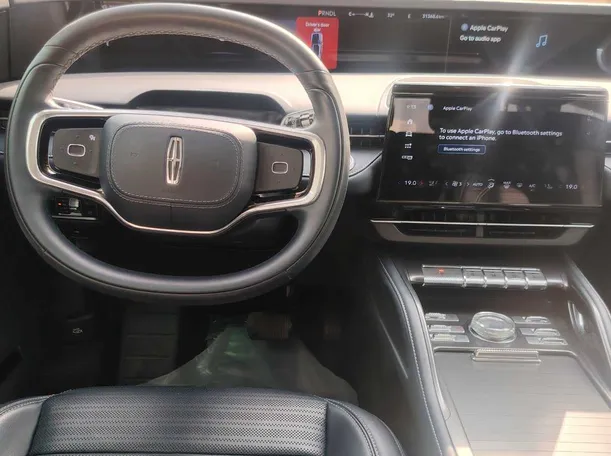 Car image 18
