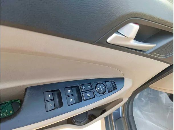 Car image 24