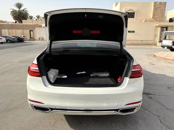 Car image 24