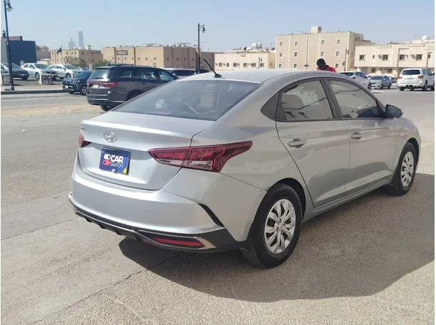 Car image 5