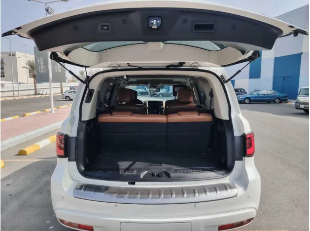 Car image 25