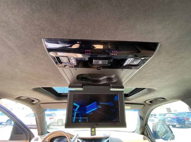 Car image 32
