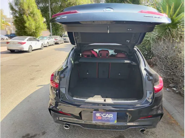 Car image 27