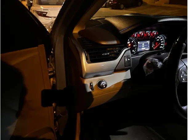 Car image 23