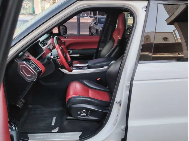 Car image 13