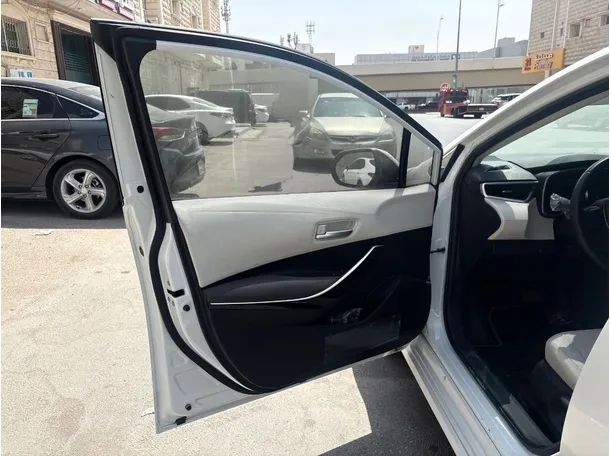 Car image 10