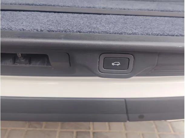 Car image 35