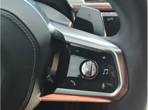 Car image 26