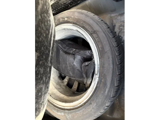 Car image 30