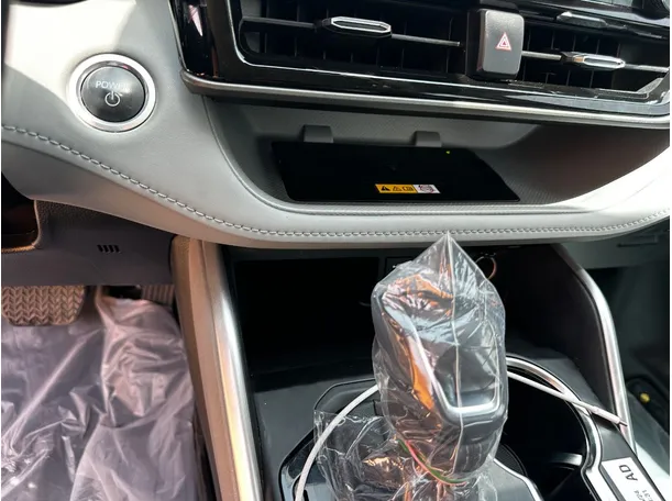 Car image 26