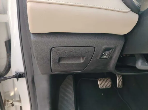 Car image 37