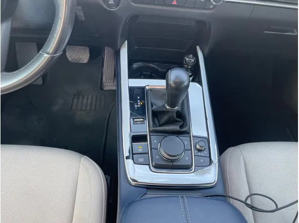 Car image 19