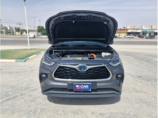 Car image 25