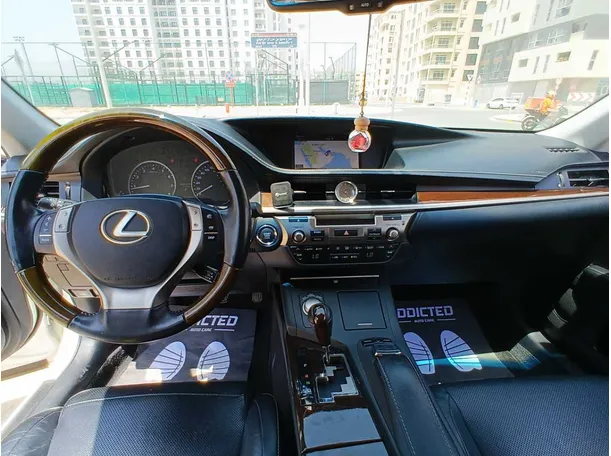 Car image 15
