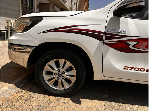 Car image 9