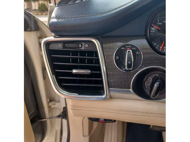 Car image 36