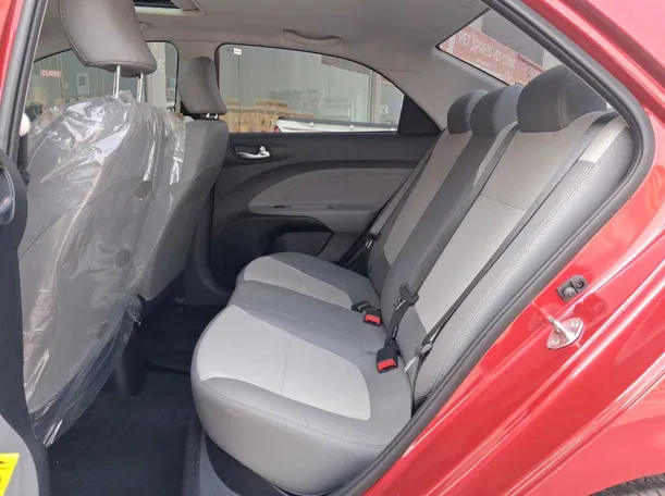 Car image 13