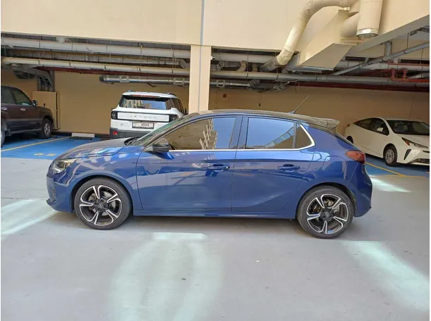 Car image 4