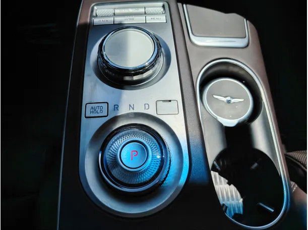 Car image 19