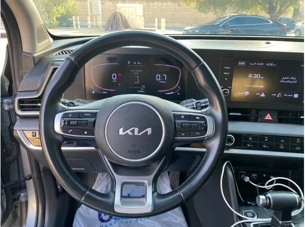 Car image 18