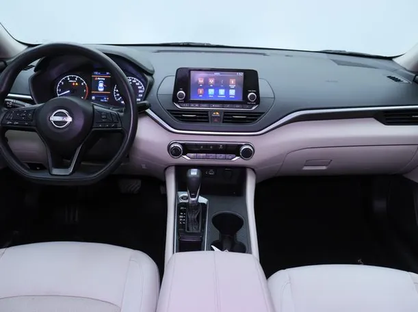 Car image 14
