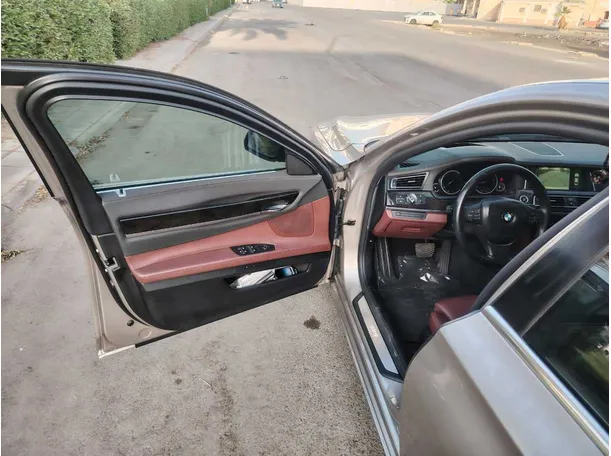 Car image 30