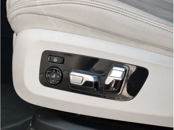 Car image 36