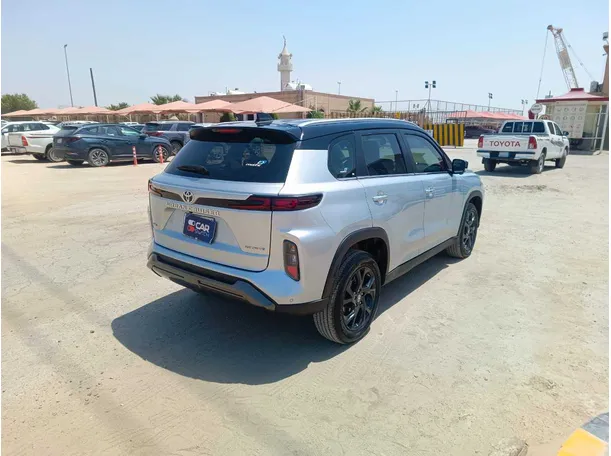 Car image 5